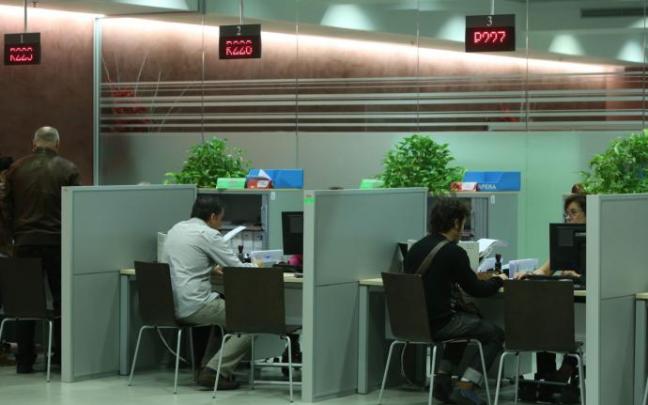 Los más de 3.000 funcionarios forales no tendrán que llevar mascarilla en sus puestos de trabajo Los más de 3.000 funcionarios forales no tendrán que llevar mascarilla en sus puestos de trabajo