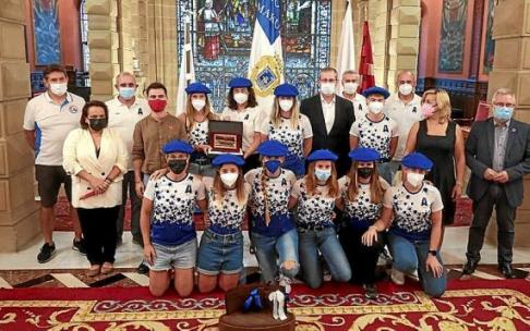 La Diputación homenajea a Arraun Lagunak La Diputación homenajea a Arraun Lagunak