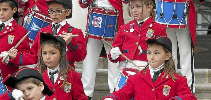 Un momento de una tamborrada infantil. Foto: Josu Chavarri