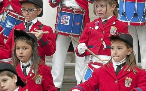 Un momento de una tamborrada infantil. Foto: Josu Chavarri