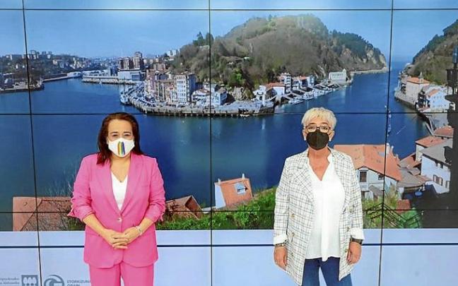 La diputada Rafaela Romero y la alcaldesa Izaskun Gómez. Foto: N.G.