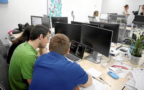 Los jóvenes podrán acceder a un primer contrato combinado con formación cualificada. Los jóvenes podrán acceder a un primer contrato combinado con formación cualificada.