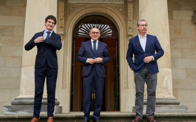 Los diputados generales de los tres territorios históricos.