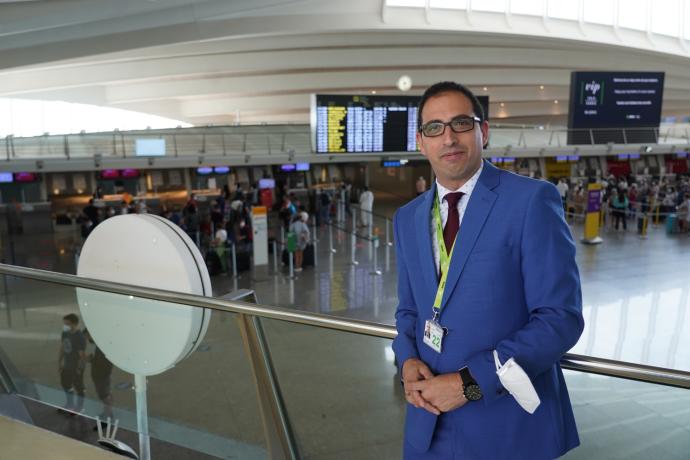 Iván Grande tomó posesión hace tres meses de la dirección del aero- puerto de Bilbao.