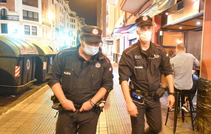 Los agentes patrullarán con cámaras por Bilbao.