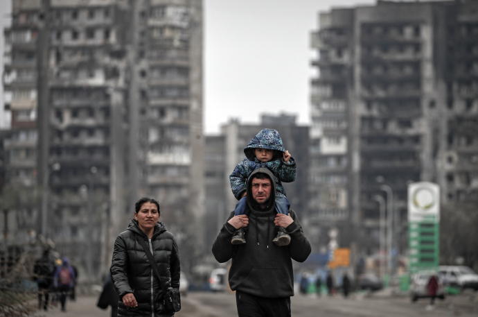 Zaporiyia es el punto al que se dirigen habitualmente los refugiados que abandonan la sitiada y casi destruída ciudad de Mariúpol.