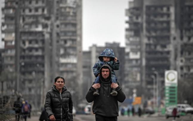 Zaporiyia es el punto al que se dirigen habitualmente los refugiados que abandonan la sitiada y casi destruída ciudad de Mariúpol.