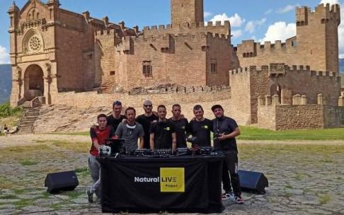 De izquierda a derecha, Adrian Echegollen, Alejandro Rodenas Gallardo`Alen dj, Jon Carrascosa, Guillermo Remon 'Willi music, Jose Ramón Cuesta `DJ Monchu´Fermín Arbiol Sanz, Adrian Gomollon ´Gomo music, Ivan Cuesta.