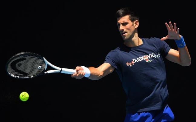 Djokovic, entrenando este miércoles en Melbourne. Djokovic, entrenando este miércoles en Melbourne.