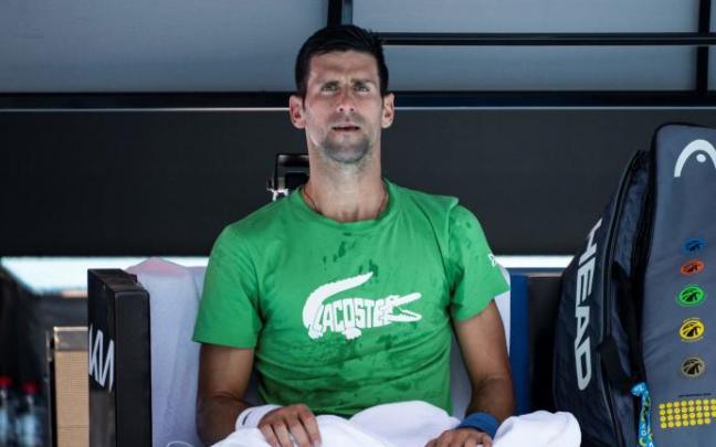 Djokovic, durante un entrenamiento este jueves en Melbourne. Djokovic, durante un entrenamiento este jueves en Melbourne.