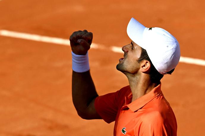 Novak Djokovic hace un gesto de triunfo durante la final del Masters 1000 de Roma