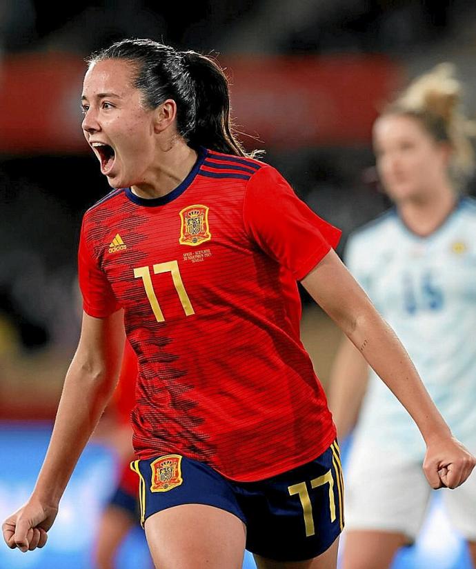 Amaiur celebra el gol que marcó anoche a Escocia. Foto: Efe