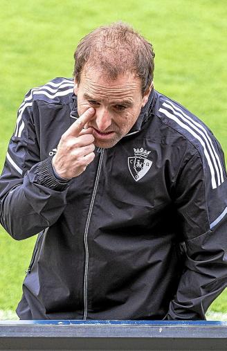 Jagoba Arrasate, al término del entrenamiento que ayer completó Osasuna en las instalaciones de Tajonar.