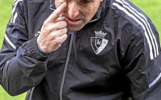 Jagoba Arrasate, al término del entrenamiento que ayer completó Osasuna en las instalaciones de Tajonar.