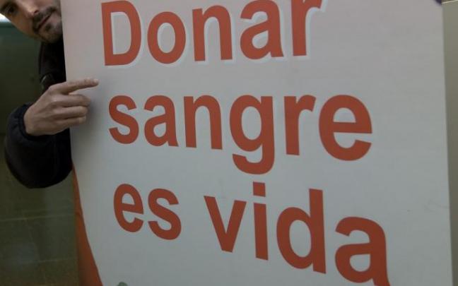 Un cartel anima a donar sangre.
