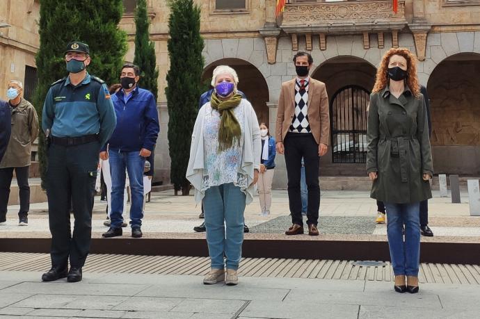 Minuto de silencio en Salamanca tras la muerte de una mujer en el municipio salmantino de Doñinos