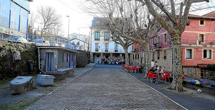 Plaza del pueblo de Igeldo, núcleo urbano del enclave donostiarra.