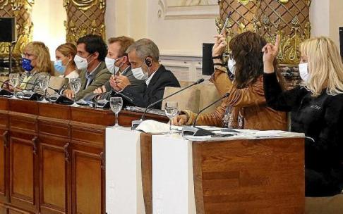 Concejales del PSE, PP y Elkarrekin Donostia, en la sesión de ayer.