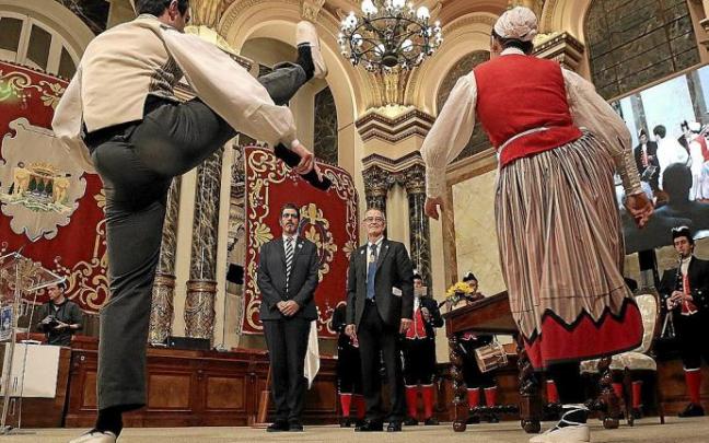 Ceremonia de entrega de la última Medalla de Oro, que recayó en Eusko Ikaskuntza. Foto: Gorka Estrada