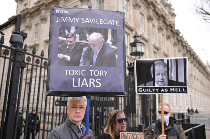 Protestas contra el primer ministro frente a Downing Street