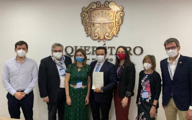 Imagen de los firmantes.