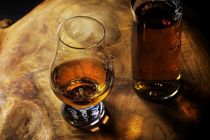 El whisky escocés es una de las bebidas con más mitos gracias al cine y a la literatura.