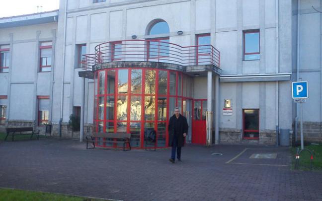 Exterior de la residencia de mayores Ama Xantalen de Irun en una foto de archivo