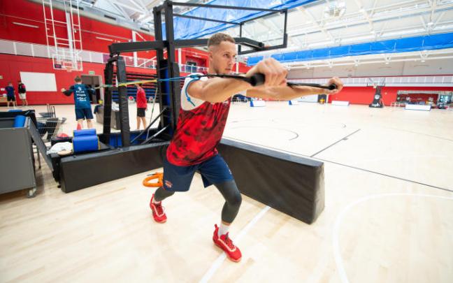 Tadas Sedekerskis, durante la sesión de entrenamiento que ha tenido lugar hoy en el BAKH