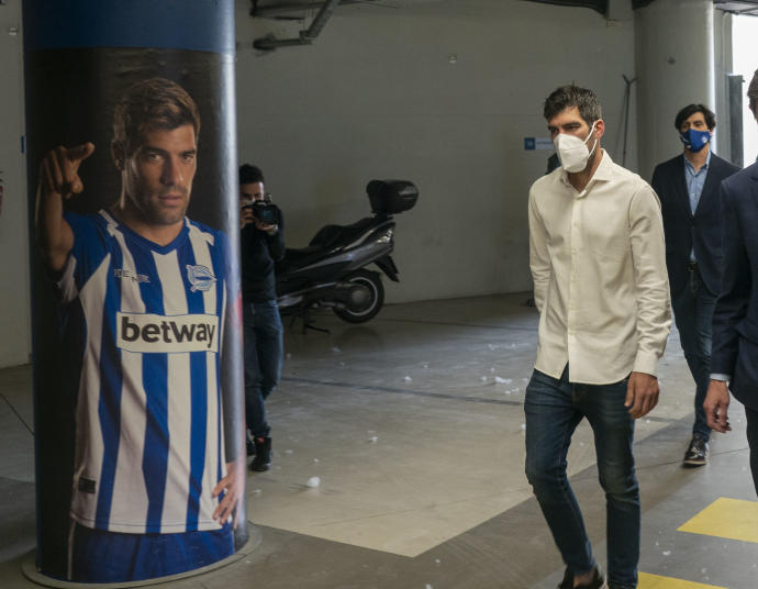 Manu García, de camino a la rueda de prensa