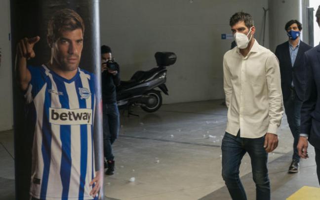 Manu García, de camino a la rueda de prensa