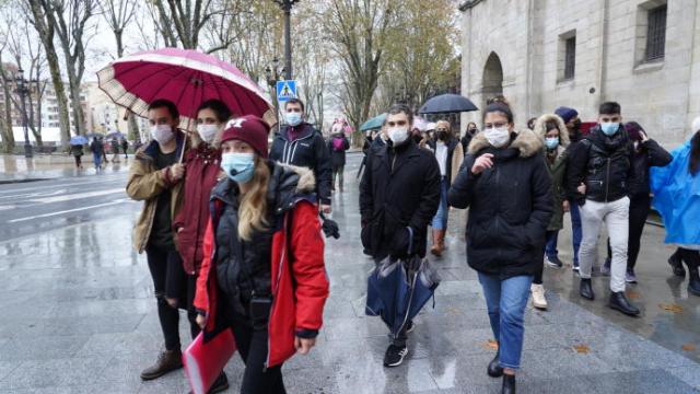 La sexta ola azota con fuerza a Euskadi, que suma 74 personas con coronavirus en las UCI