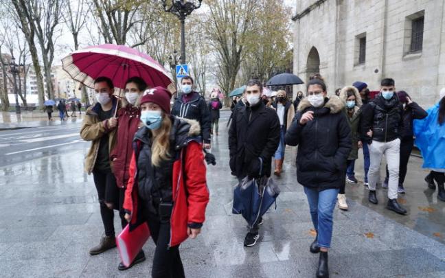 La sexta ola azota con fuerza a Euskadi, que suma 74 personas con coronavirus en las UCI