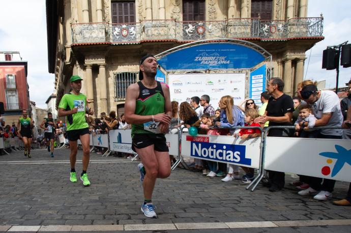 Atletas llegando a la meta del IV Medio Maratón Zubiri - Pamplona en 2019