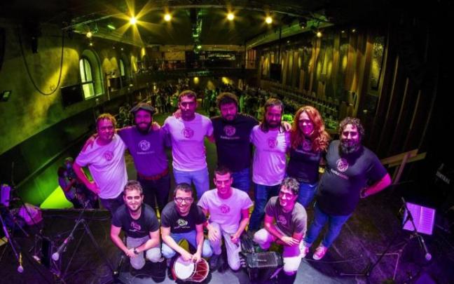 De izquierda a derecha y de arriba a abajo: Peio Belaskoain, Julen Esparza, Osel Molinet, Julen Leuza, Gorka Zabalza, Diana Arnedo, Aitor Razkin, Beñat López, Aitor Huarte, Igor Martínez y Eder Gartzia. Son músicos y organizadores de Karrikadantza en Pamp