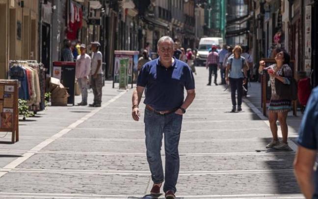 Asiron posa en el Casco Viejo de Pamplona