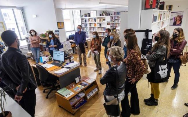 Visita de la Comisión al edificio de la Casa de las Mujeres, con los espacios que se han habilitado para el programa Coworkids. Visita de la Comisión al edificio de la Casa de las Mujeres, con los espacios que se han habilitado para el programa Coworkids.