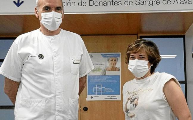 Ángel Sierra y Aiala Elorza en el Centro Vasco de Transfusión en Álava. Foto: A. Larretxi Ángel Sierra y Aiala Elorza en el Centro Vasco de Transfusión en Álava. Foto: A. Larretxi