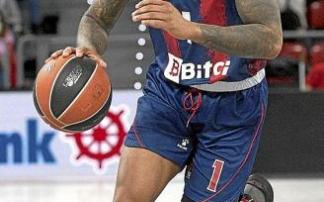 Lamar Peters, durante la abultada derrota sufrida contra el Madrid hace una semana. Foto: Josu Chavarri