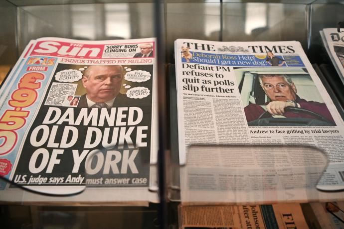 Portadas de la prensa británica con el duque de York en portada.