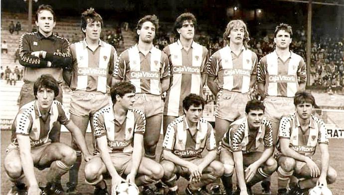 25 de noviembre de 1984. Alavés-Barcelona Aficionados (1-0). De pie (izda. a dcha.): Barandika, Galarraga, López Rekarte, Fernando Núñez, Idígoras y Larrañaga. Agachados (izda. a dcha.): 'Juanjo', Manolo Peña, 'Sabin' Bilbao, Valverde y 'Gregori'.