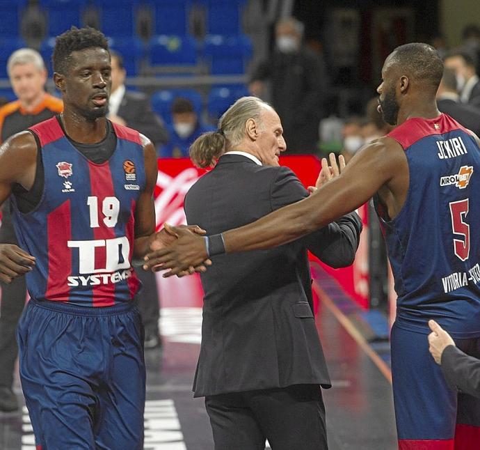 Jekiri releva a Fall en un partido en presencia de Ivanovic. Foto: Alex Larretxi