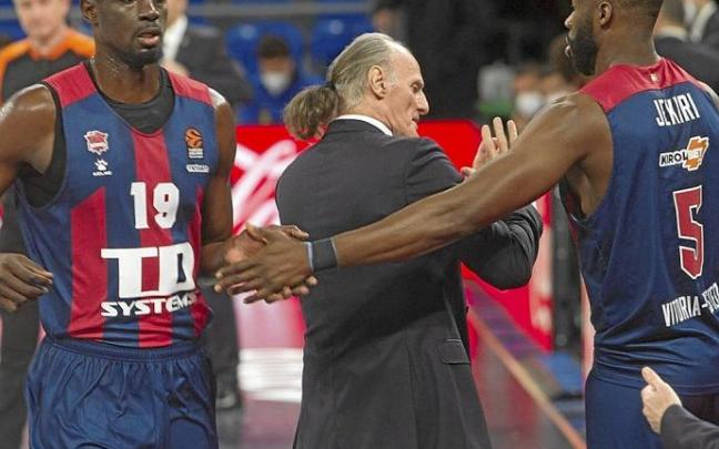 Jekiri releva a Fall en un partido en presencia de Ivanovic. Foto: Alex Larretxi