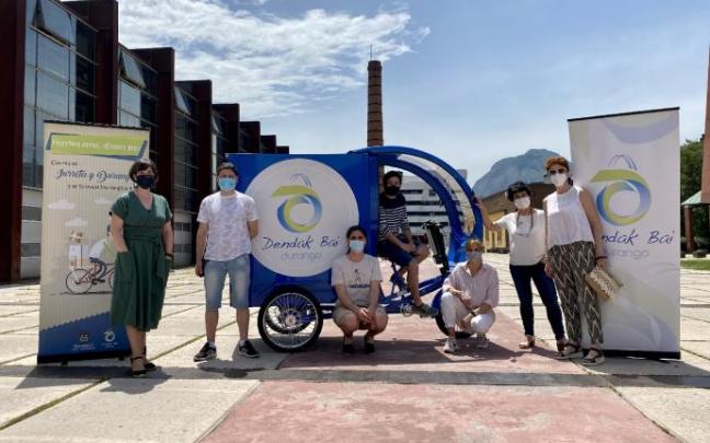 Comerciantes adheridos a Dendak Bai presentaron la nueva bicicleta eléctrica.