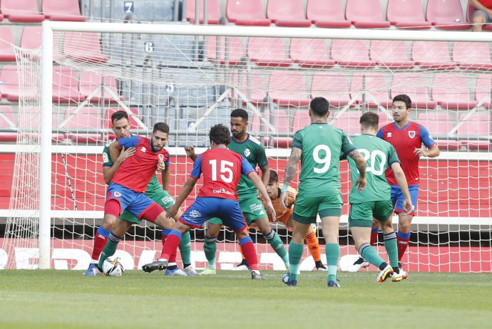 Lance del partido Numancia-Osasuna