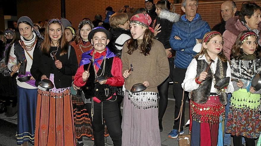 Las comparsas de Caldereros marcarán el pistoletazo de salida de los carnavales este sábado. | FOTO: N.G.