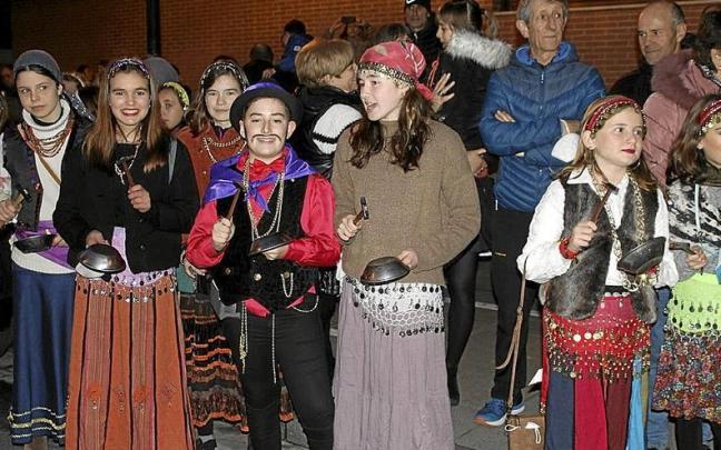 Las comparsas de Caldereros marcarán el pistoletazo de salida de los carnavales este sábado. | FOTO: N.G. Las comparsas de Caldereros marcarán el pistoletazo de salida de los carnavales este sábado. | FOTO: N.G.