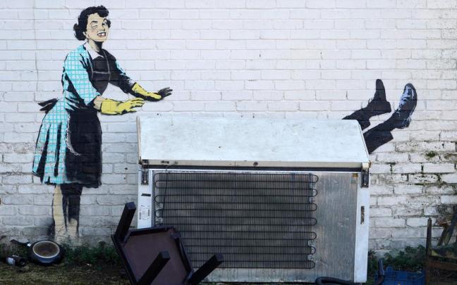 Banksy desvela un mural contra la violencia machista en Inglaterra