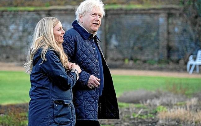 O. Lovibond y K. Brannagh, como los Johnson