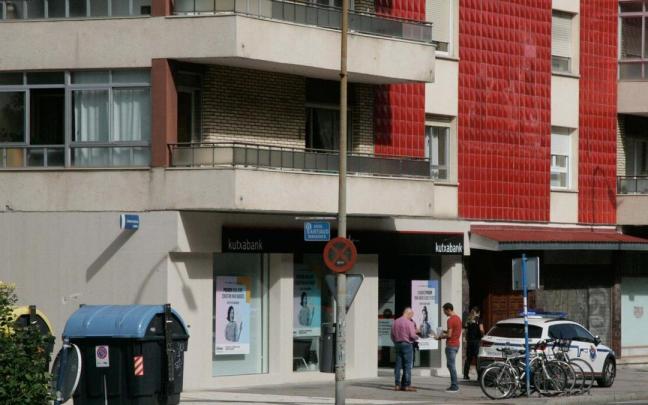 Exterior de la oficina asaltada. Exterior de la oficina asaltada.