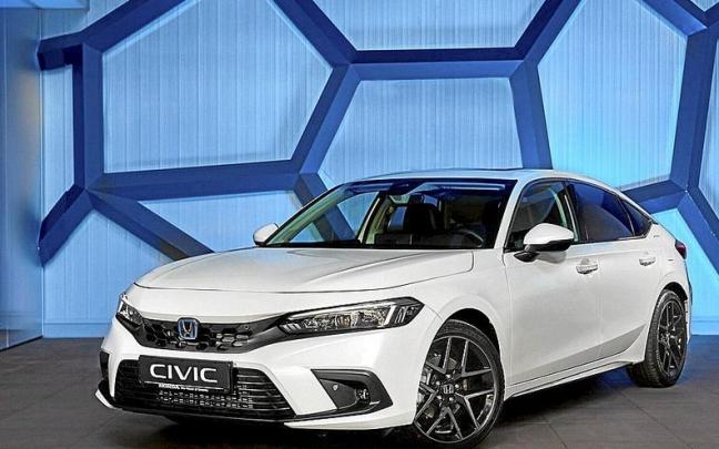 El nuevo Civic dispone de la funcionalidad de un compacto espacioso y confortable sin renunciar a la estética baja, ancha y sólida de un turismo deportivo. | FOTOS: HONDA